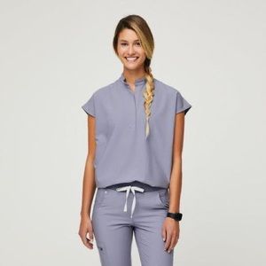 FIGS Rafaela Scrub top in Vapor Blue Space Dye